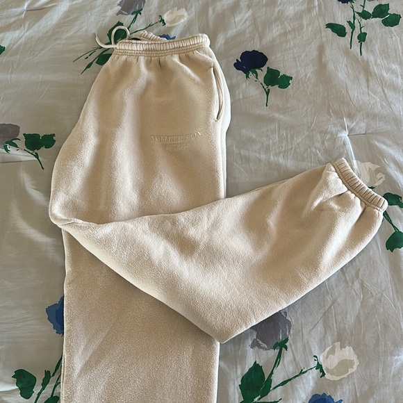 White Fox Sweatset - Picture 4 of 5